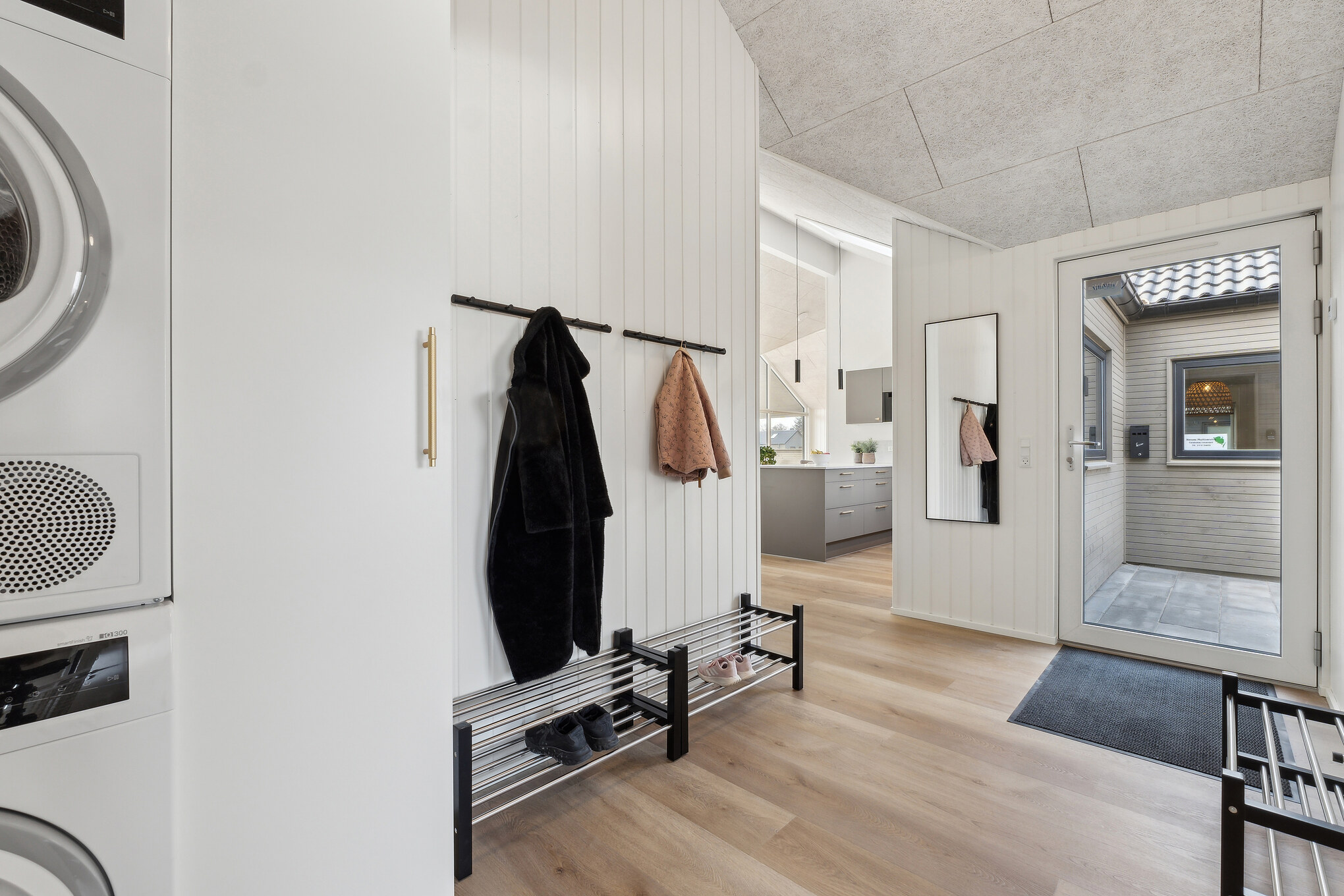 Der geräumige Eingangsbereich im Luxusferienhaus Nr. 665 in Fünen und seine Inseln