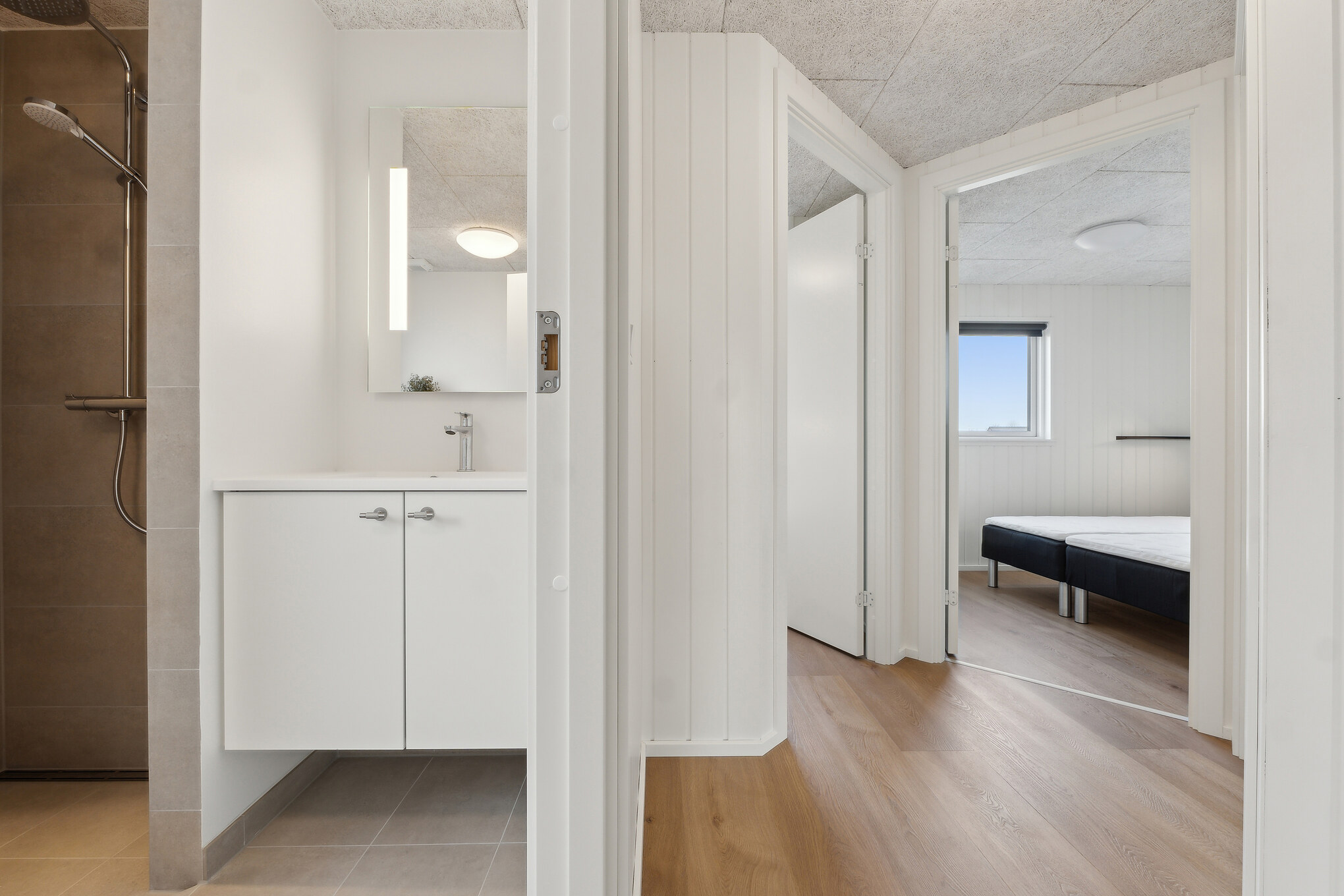 Eines der Badezimmer im Luxusferienhaus Nr. 665