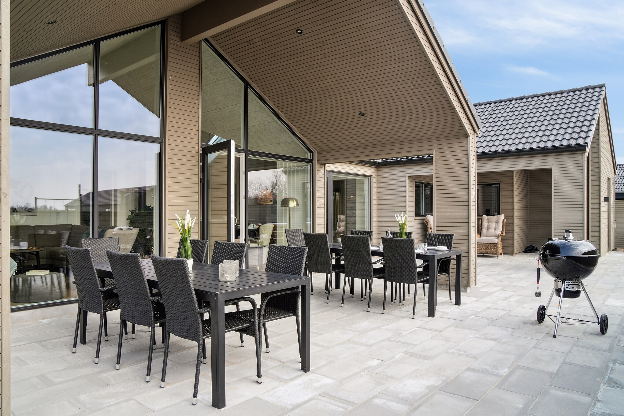 Genießen Sie einen Grillabend auf der Terrasse des Luxusferienhauses Nr. 665 in Fünen und seine Inseln
