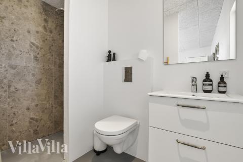 Im Luxusferienhaus Nr. 687 für 8 Personen gibt es ein Bad mit Dusche.