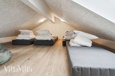 Einige der 14 Schlafgelegenheiten befinden sich im Luxusferienhaus Nr. 648 auf dem ausgebauten Dachboden