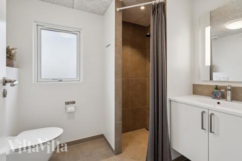 Eines der Badezimmer im Luxusferienhaus Nr. 648