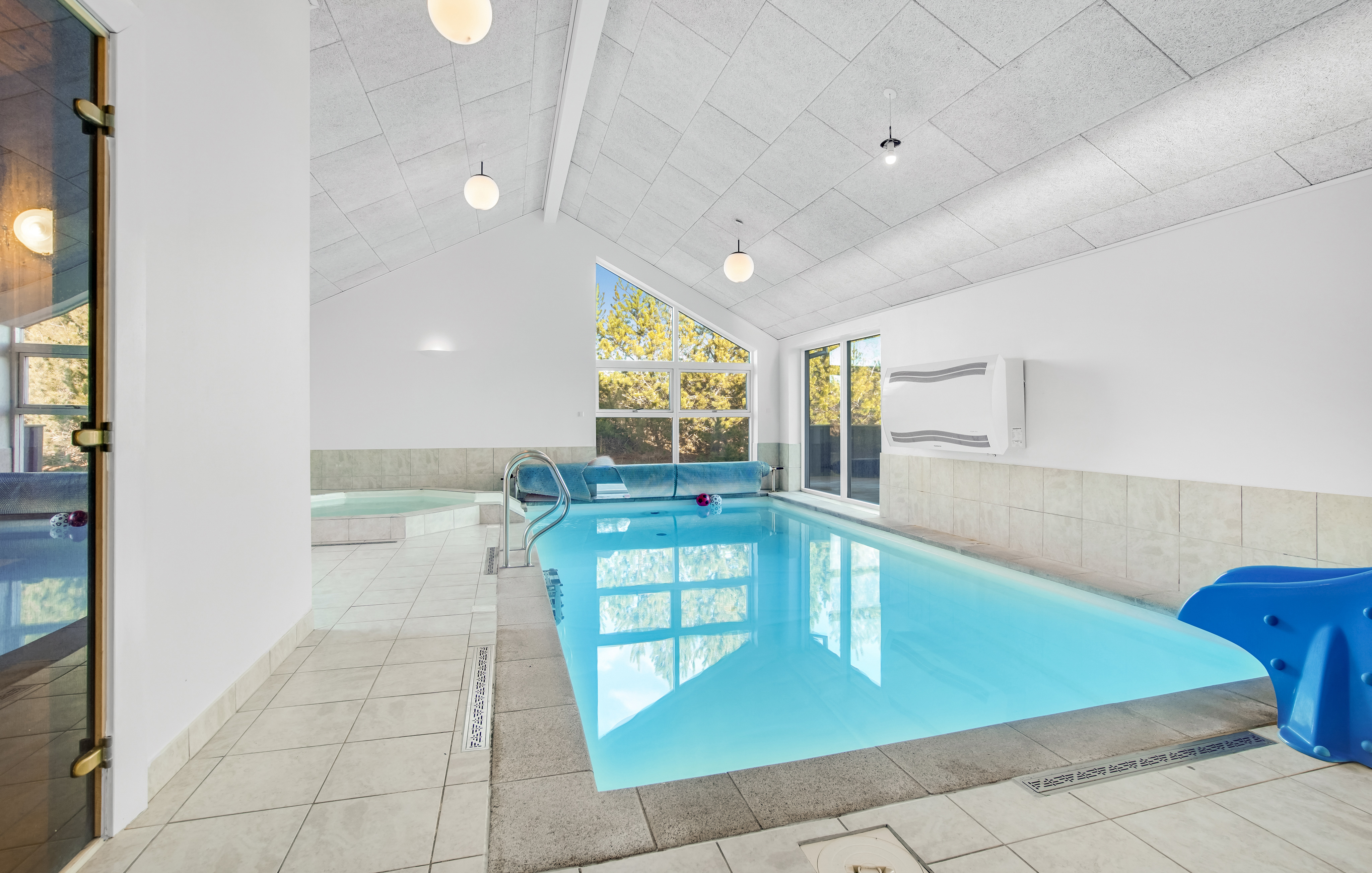 Der schicke Pool im Luxusferienhaus Nr. 602 für 26 Personen