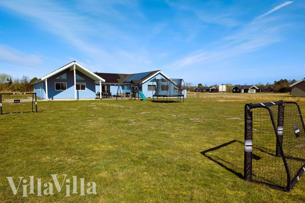 Zu dem attraktiven Ferienhaus Nr. 343 in Lolland/Falster/Mön gehört auch ein tolles Angebot im Außenbereich, z. B. Spieleturm und Schaukeln