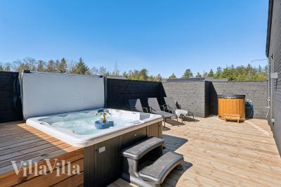 Genießen Sie den warmen Whirlpool im Luxusferienhaus Nr. 666 in Westjütland