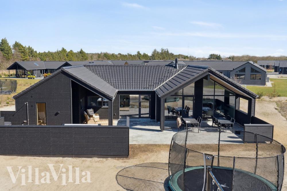 Dieses schöne Poolhaus Nr. 666 mit Platz für 14 Personen liegt in Westjütland
