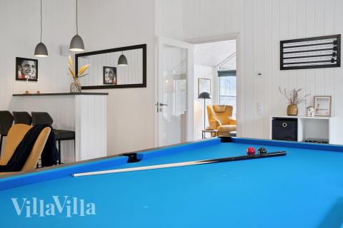 Das Luxusferienhaus 622 für 18 Personen hat einen großen Aktivitätsraum mit u. a. Billard und Darts