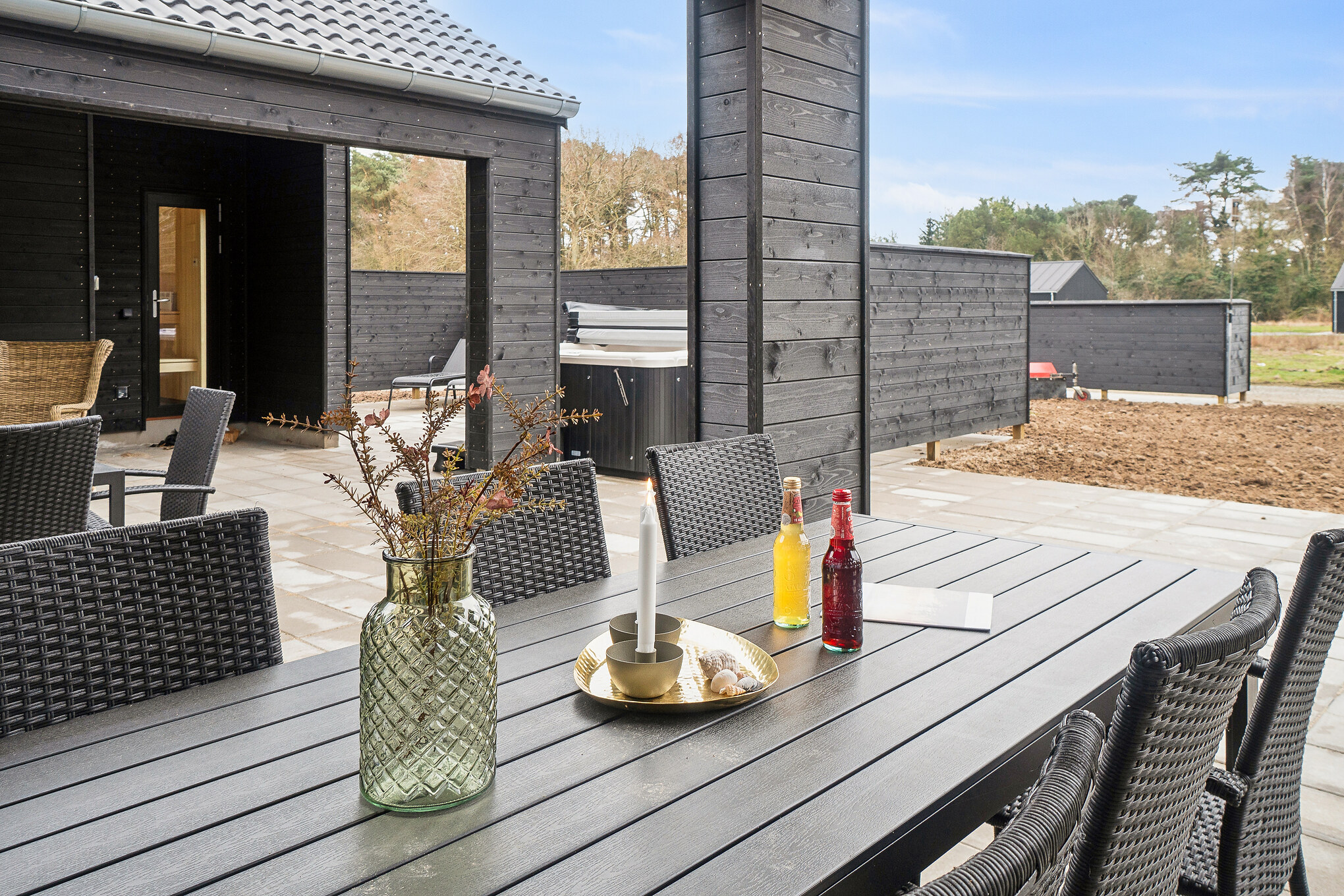 Genießen Sie einen Grillabend auf der Terrasse des Luxusferienhauses Nr. 621 in Bornholm