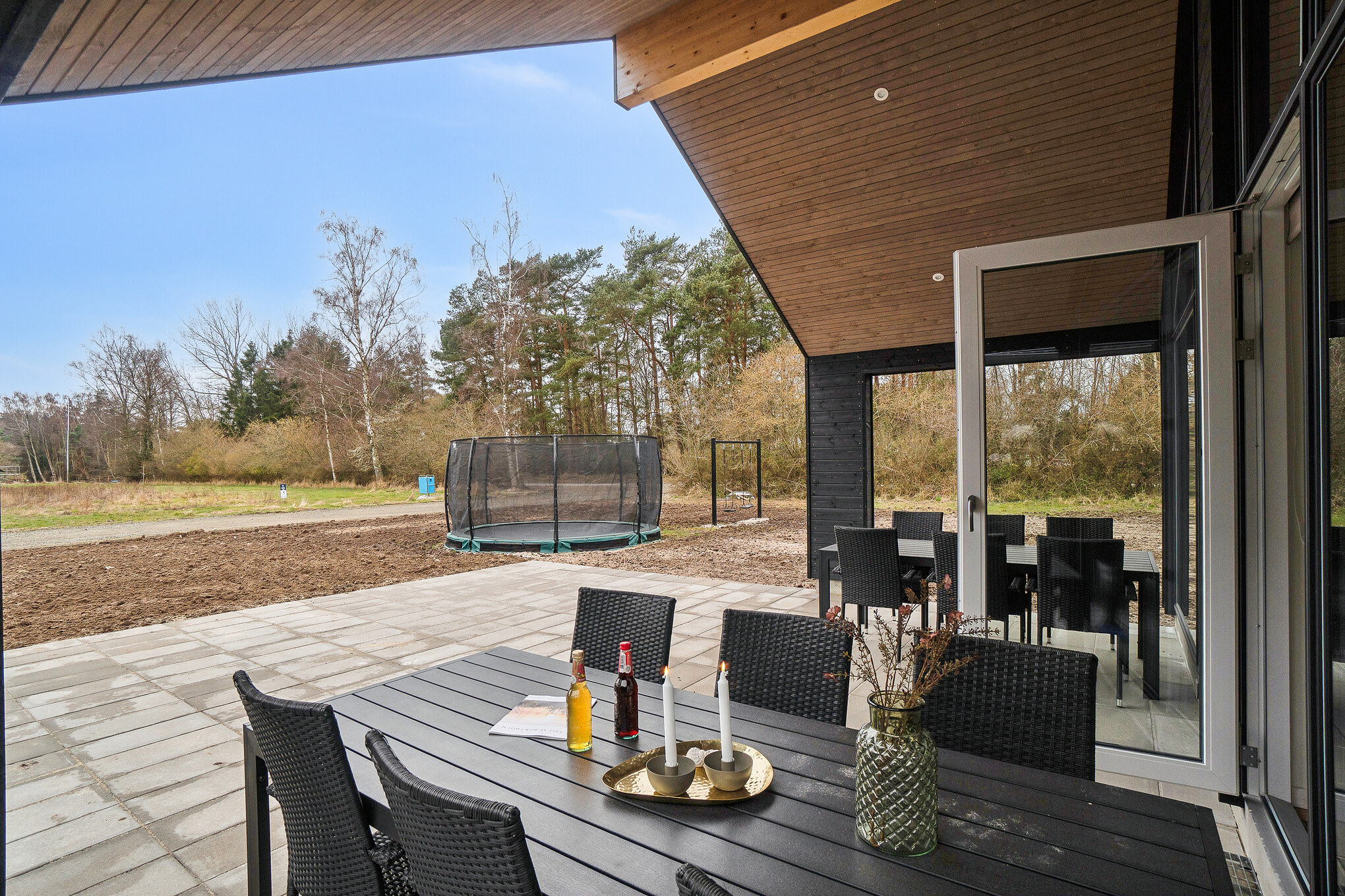 Auf der Terrasse des Ferienhauses Nr. 621 ist Platz für 16 Personen.