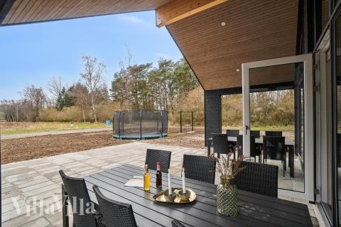 Auf der Terrasse des Ferienhauses Nr. 621 ist Platz für 16 Personen.