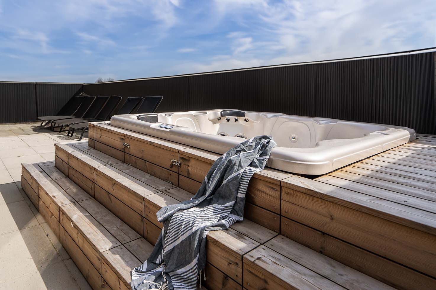 Genießen Sie den warmen Whirlpool im Luxusferienhaus Nr. 668 in Fünen und seine Inseln