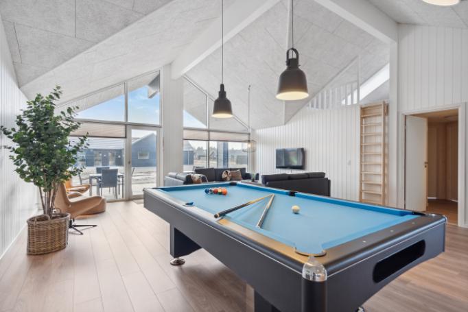 Neben den vielen schönen Stunden, die man im Poolbereich des Hauses verbringen kann, bietet das Luxusferienhaus 695 auch Spielevergnügen bei Billard/Tischtennis und Darts
