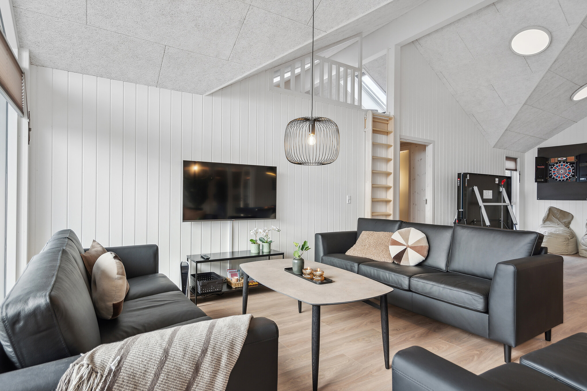 Aktivitätsraum im Luxusferienhaus Nr. 695 mit 8 Schlafzimmern und Platz für 20 Gäste.