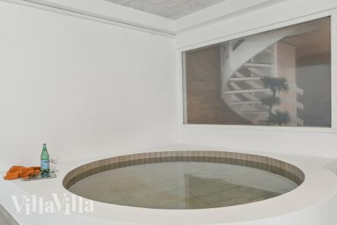 Der schicke Pool im Luxusferienhaus Nr. 680 für 32 Personen