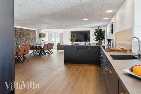 Die Küche in dem Luxusferienhaus Nr. 680 ist so gut ausgestattet, dass man problemlos Mahlzeiten für 32 Personen zubereiten kann.