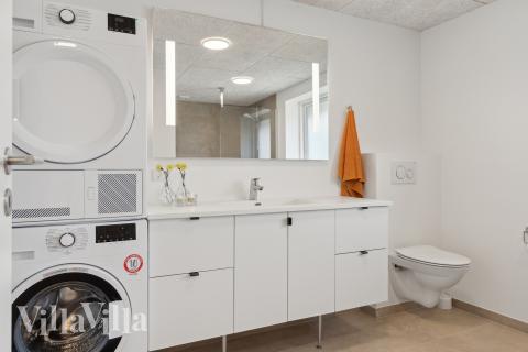 Eines der Badezimmer im Luxusferienhaus Nr. 680