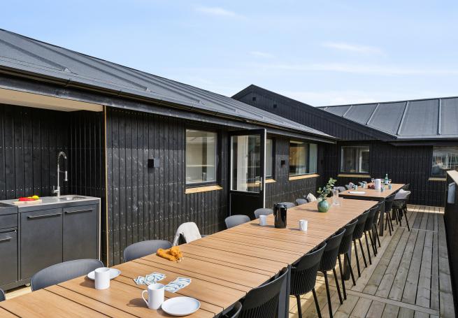 Das Luxusferienhaus Nr. 680 hat eine tolle Terrasse, die mit hochwertigen Gartenmöbeln für 32 Personen ausgestattet ist.