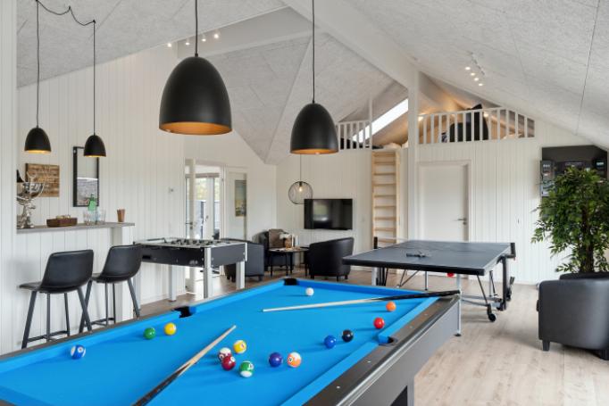 Neben den vielen schönen Stunden, die man im Poolbereich des Hauses verbringen kann, bietet das Luxusferienhaus 658 auch Spielevergnügen bei Billard/Tischtennis und Darts