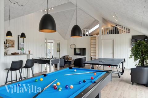 Neben den vielen schönen Stunden, die man im Poolbereich des Hauses verbringen kann, bietet das Luxusferienhaus 658 auch Spielevergnügen bei Billard/Tischtennis und Darts