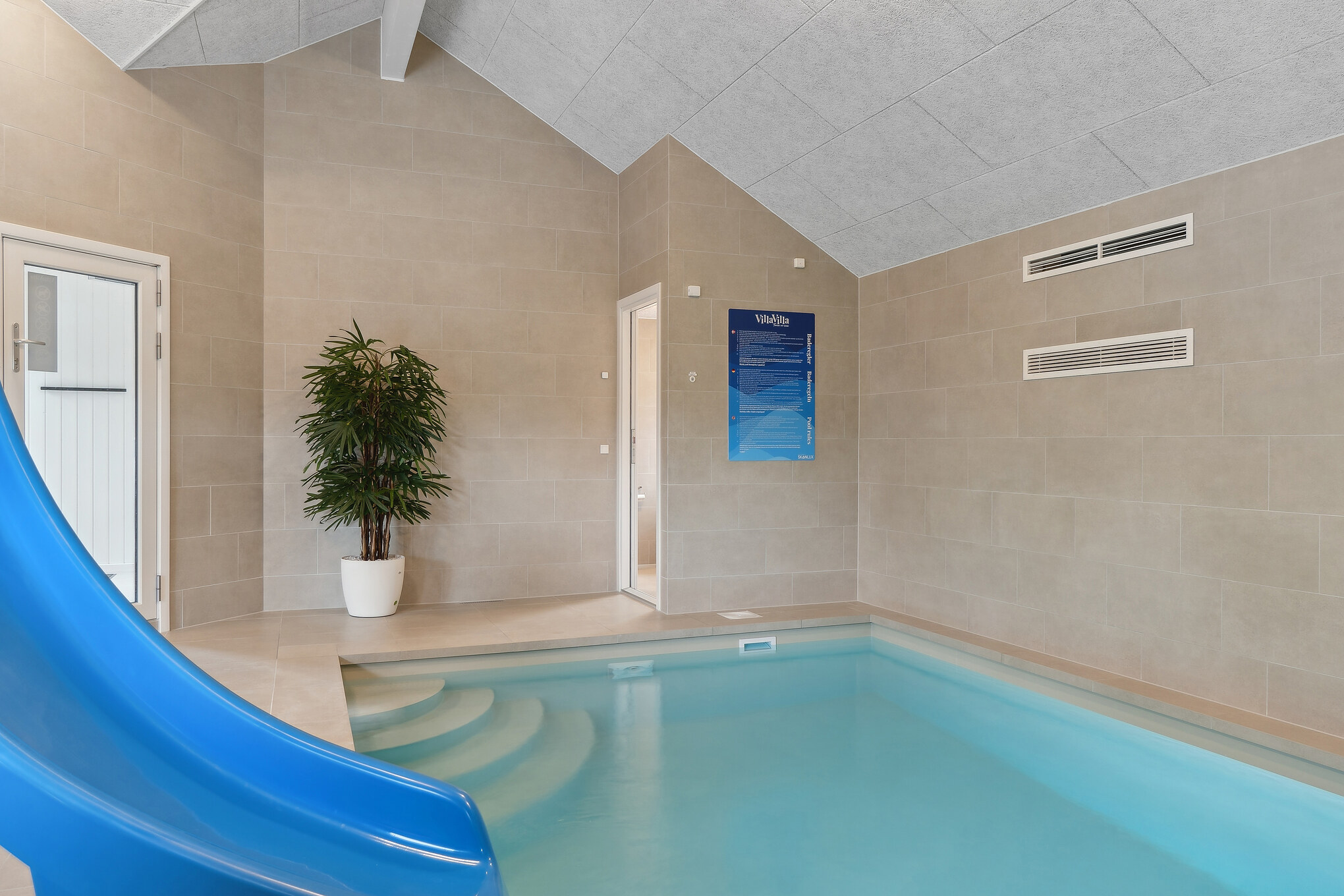 Der schicke Pool im Luxusferienhaus Nr. 658 für 20 Personen