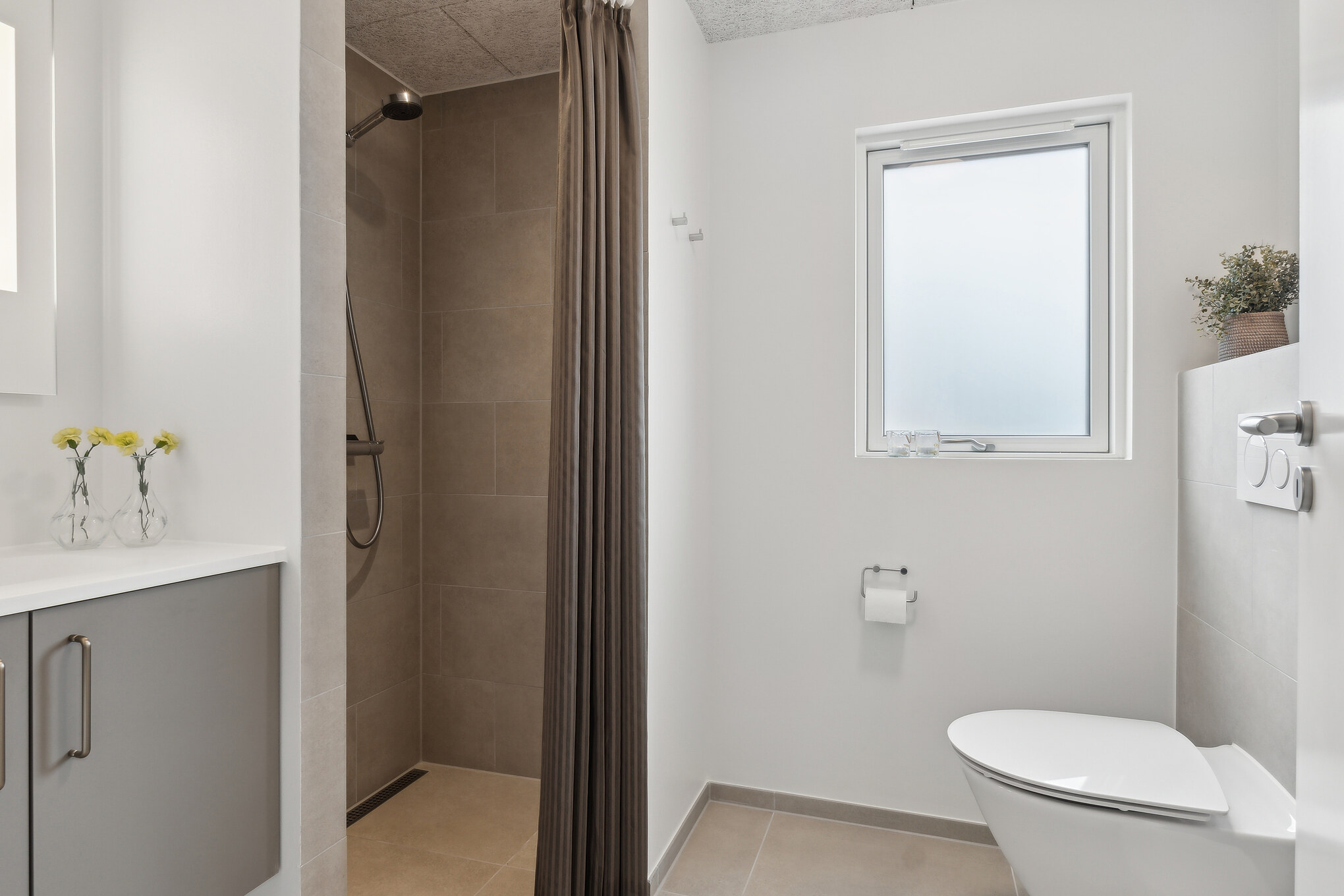 Eines der Badezimmer im Luxusferienhaus Nr. 658