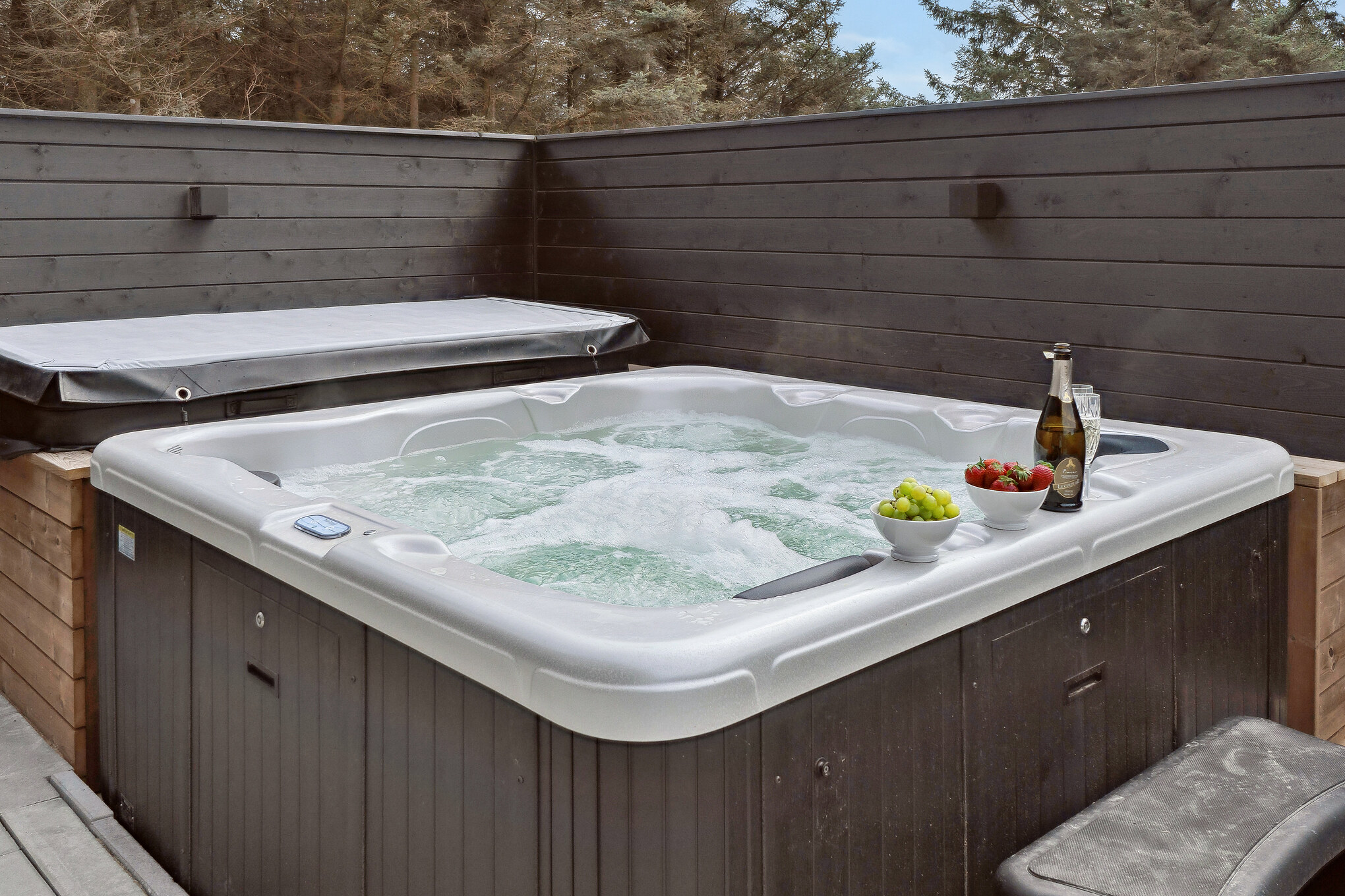 Genießen Sie den warmen Whirlpool im Luxusferienhaus Nr. 658 in Nordjütland