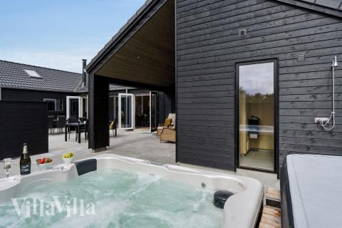 Genießen Sie den warmen Whirlpool im Luxusferienhaus Nr. 658 in Nordjütland