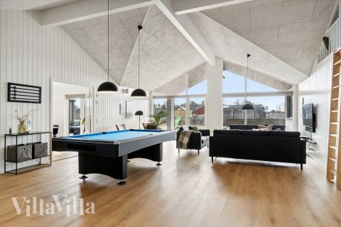 Neben den vielen schönen Stunden, die man im Poolbereich des Hauses verbringen kann, bietet das Luxusferienhaus 910 auch Spielevergnügen bei Billard/Tischtennis und Darts