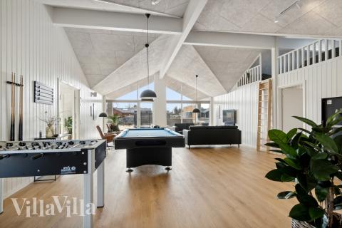 Aktivitätsraum im Luxusferienhaus Nr. 910 mit 12 Schlafzimmern und Platz für 30 Gäste.