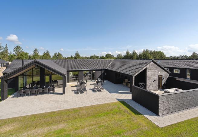Dieses schöne Poolhaus Nr. 698 mit Platz für 14 Personen liegt in Westjütland