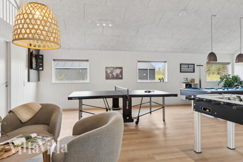 Das Luxusferienhaus 656 für 20 Personen hat einen großen Aktivitätsraum mit u. a. Billard und Darts