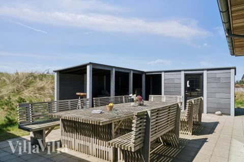 Das Luxusferienhaus Nr. 607 hat eine tolle Terrasse, die mit hochwertigen Gartenmöbeln für 18 Personen ausgestattet ist.