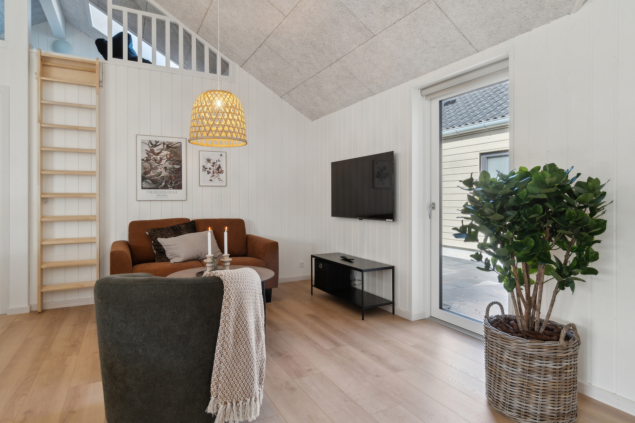 Neben den vielen schönen Stunden, die man im Poolbereich des Hauses verbringen kann, bietet das Luxusferienhaus 803 auch Spielevergnügen bei Billard/Tischtennis und Darts