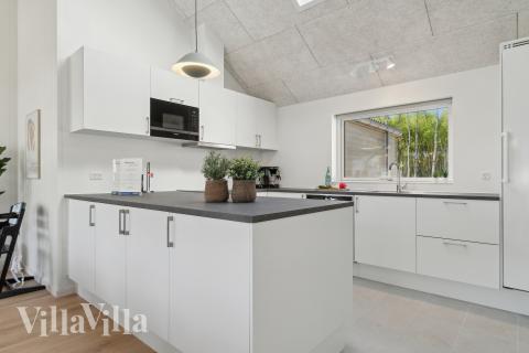 Die Küche in dem Luxusferienhaus Nr. 803 ist so gut ausgestattet, dass man problemlos Mahlzeiten für 16 Personen zubereiten kann.