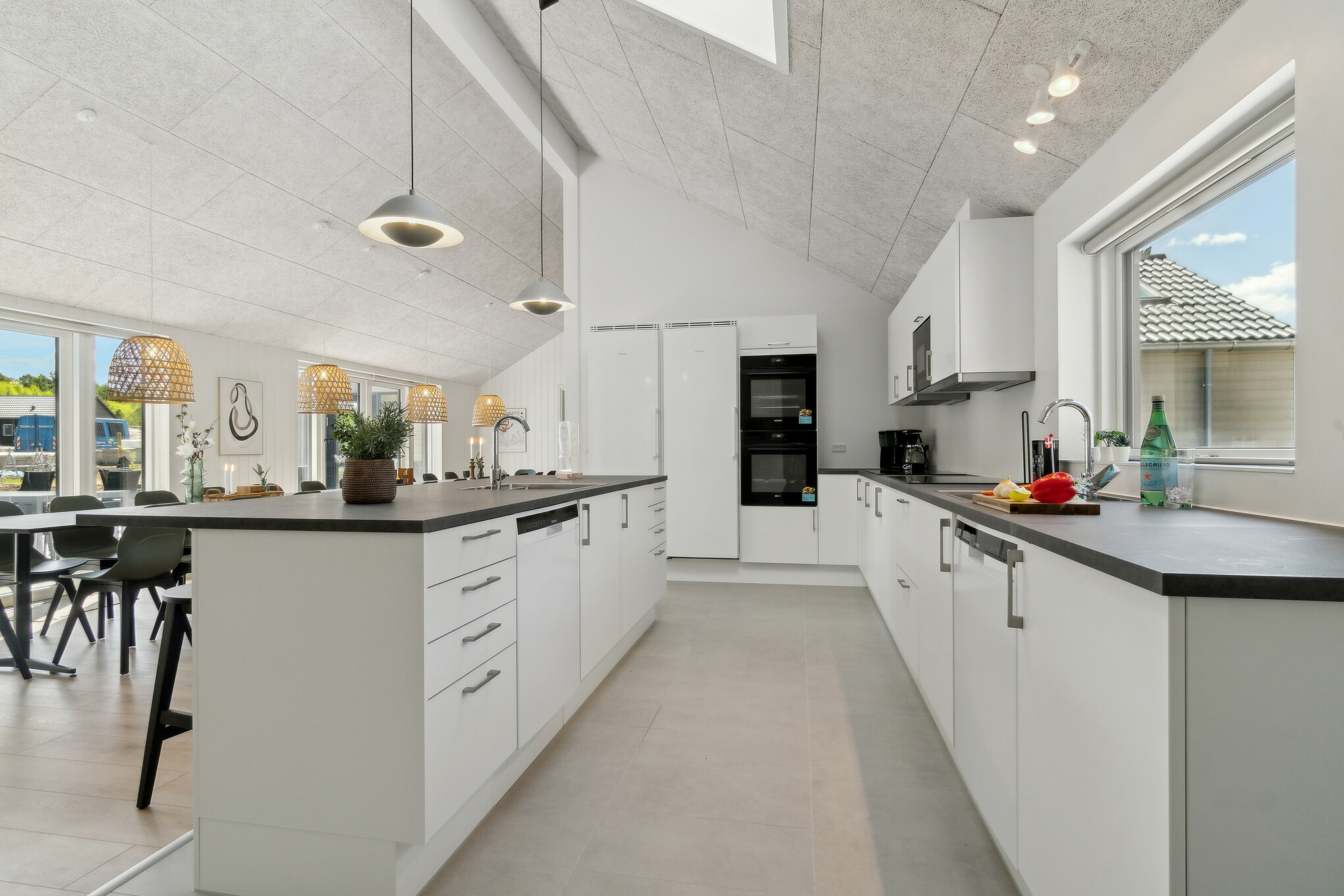 Die Küche in dem Luxusferienhaus Nr. 807 ist so gut ausgestattet, dass man problemlos Mahlzeiten für 26 Personen zubereiten kann.