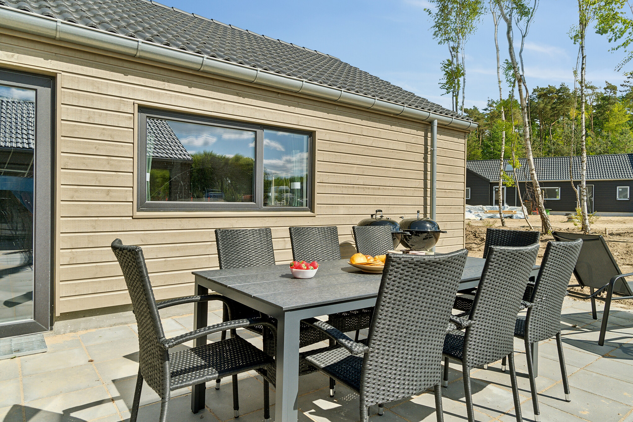 Das Luxusferienhaus Nr. 807 hat eine tolle Terrasse, die mit hochwertigen Gartenmöbeln für 26 Personen ausgestattet ist.