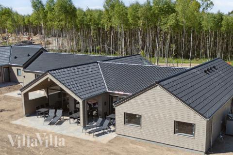 Dieses schöne Poolhaus Nr. 803 mit Platz für 16 Personen liegt in Ostjütland