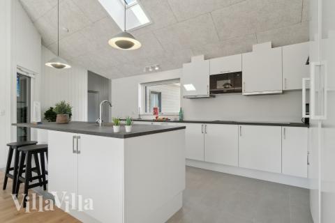 Die Küche in dem Luxusferienhaus Nr. 809 ist so gut ausgestattet, dass man problemlos Mahlzeiten für 24 Personen zubereiten kann.