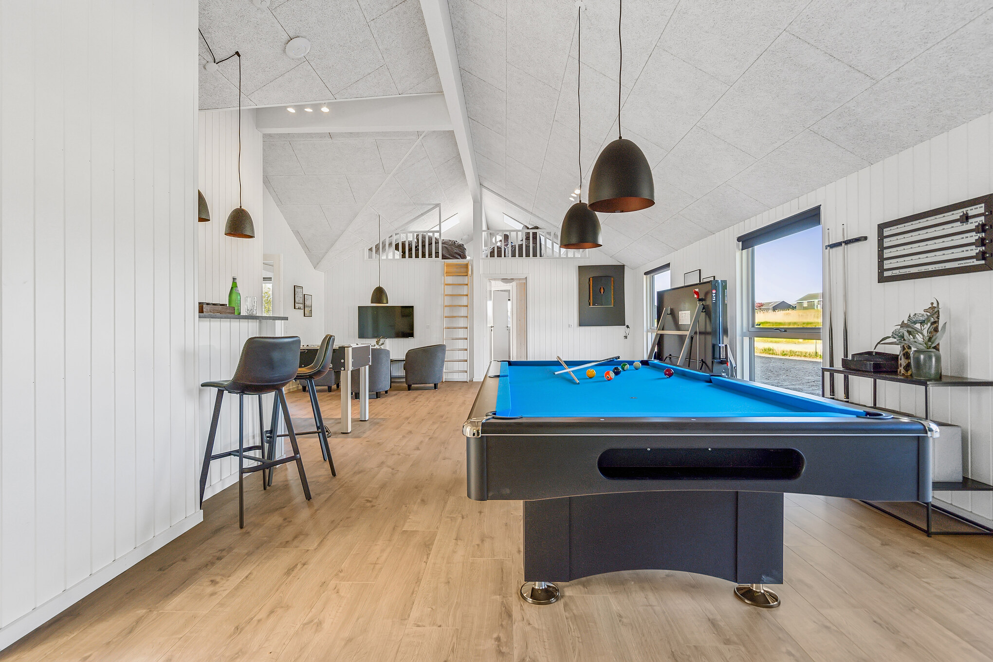 Neben den vielen schönen Stunden, die man im Poolbereich des Hauses verbringen kann, bietet das Luxusferienhaus 657 auch Spielevergnügen bei Billard/Tischtennis und Darts