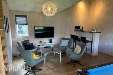 Das Luxusferienhaus 377 für 18 Personen hat einen großen Aktivitätsraum mit u. a. Billard und Darts