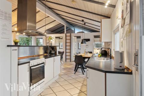 Die Küche in dem Luxusferienhaus Nr. 689 ist so gut ausgestattet, dass man problemlos Mahlzeiten für 10 Personen zubereiten kann.