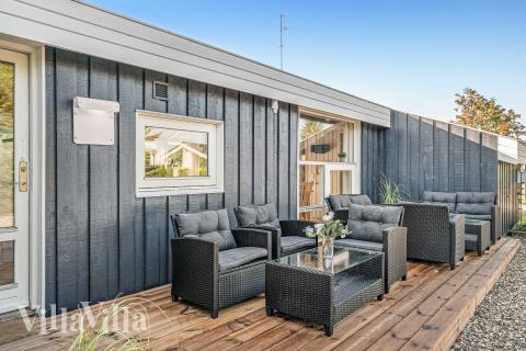 Genießen Sie einen Grillabend auf der Terrasse des Luxusferienhauses Nr. 689 in Lolland/Falster/Mön