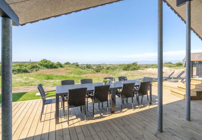 Das Luxusferienhaus Nr. 909 hat eine tolle Terrasse, die mit hochwertigen Gartenmöbeln für 12 Personen ausgestattet ist.
