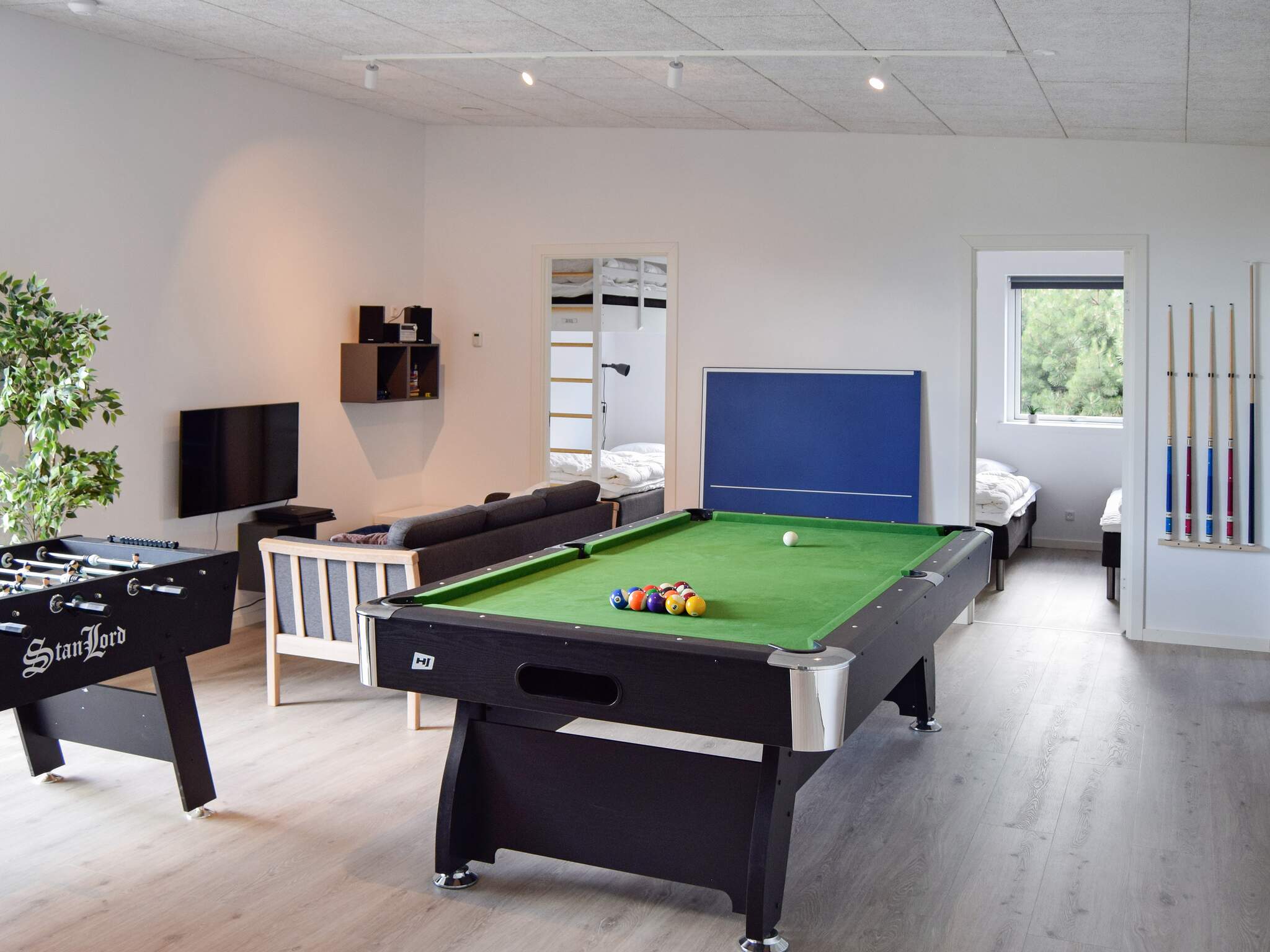 Aktivitätsraum im Luxusferienhaus Nr. 908 mit 6 Schlafzimmern und Platz für 14 Gäste.