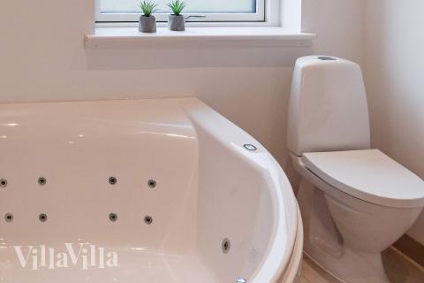 Das Luxusferienhaus Nr. 908 bietet u. a. einen tollen Whirlpool