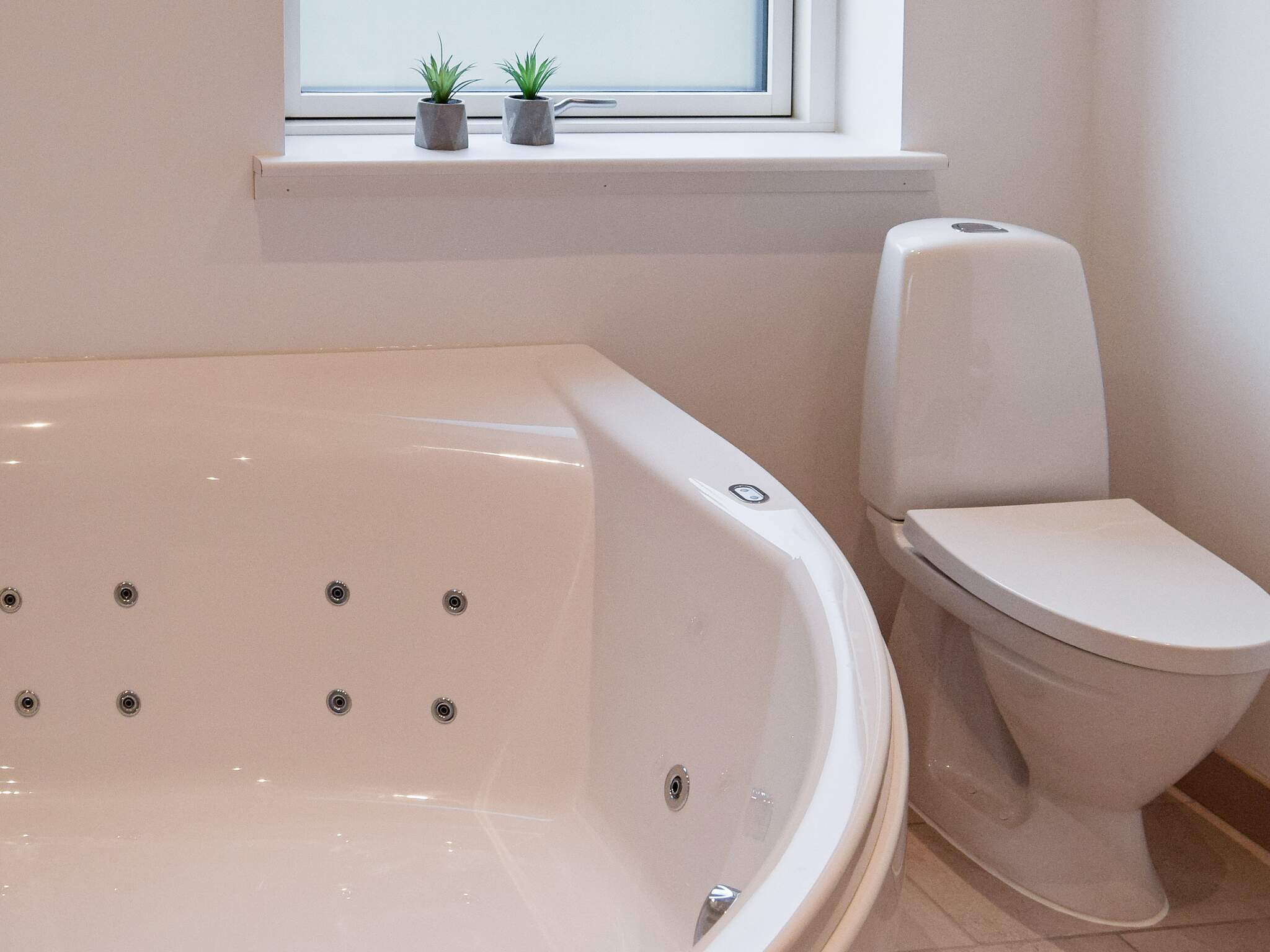 Das Luxusferienhaus Nr. 908 bietet u. a. einen tollen Whirlpool