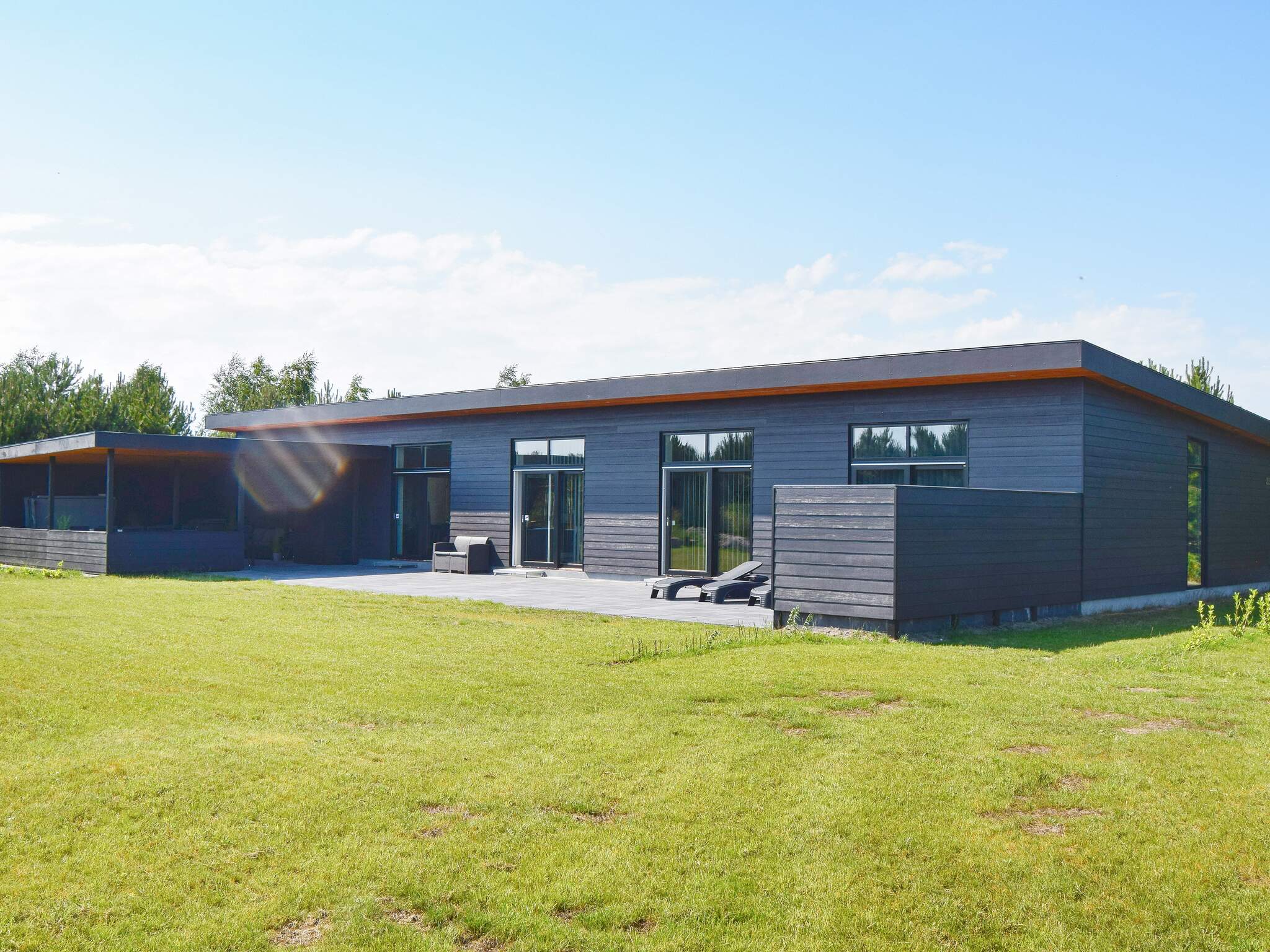 Diese schicke Haus mit Whirlpool Nr. 908 mit Platz für 14 Personen liegt in Lolland/Falster/Mön
