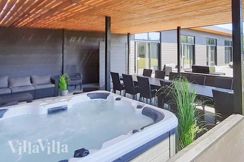 Genießen Sie den warmen Whirlpool im Luxusferienhaus Nr. 908 in Lolland/Falster/Mön