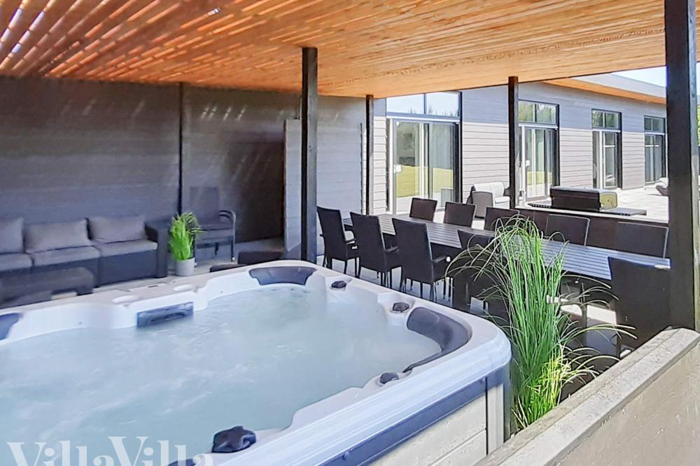 Genießen Sie den warmen Whirlpool im Luxusferienhaus Nr. 908 in Lolland/Falster/Mön