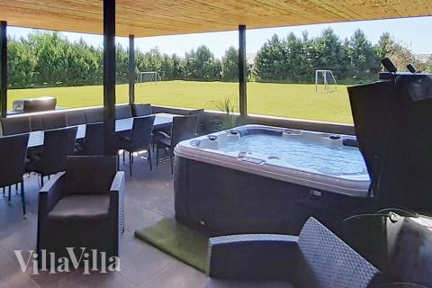 Genießen Sie einen Grillabend auf der Terrasse des Luxusferienhauses Nr. 908 in Lolland/Falster/Mön